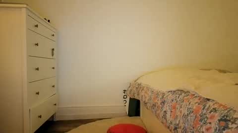 ivyyy1995 online show from October 19, 2025, 7:58 pm