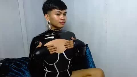 iya143 online show from November 14, 2025, 12:15 pm