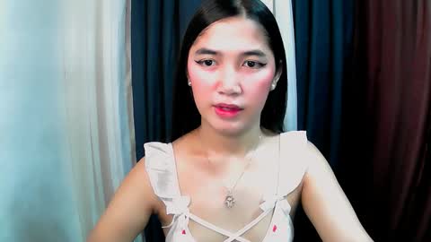 Snapshot of iyanna_ivelle chatting on November 12, 2025, 2:45 am UR LOVELY IYANNA online show from November 12, 2025, 2:45 am