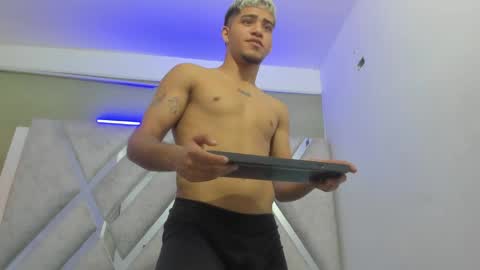 izaack online show from February 8, 2025, 6:33 pm