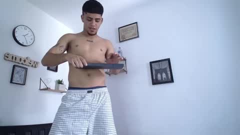 izaack online show from March 11, 2025, 3:34 pm