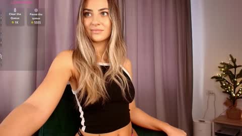 izy bellee online show from January 11, 2025, 9:15 am