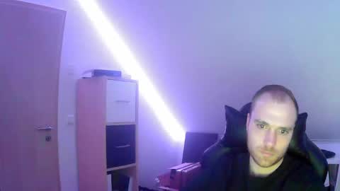 here4y online show from February 6, 2025, 7:51 pm