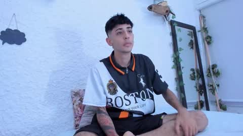 j_martony online show from December 18, 2025, 4:51 am