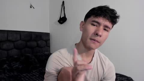 Snapshot of j_u_p_i_t_e_r chatting on January 21, 2025, 1:22 pm Noah online show from January 21, 2025, 1:22 pm