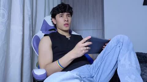 Snapshot of j_u_p_i_t_e_r chatting on October 8, 2025, 8:17 pm Noah online show from October 8, 2025, 8:17 pm