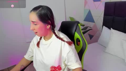 Snapshot of jadde13 chatting on October 3, 2025, 8:17 pm Jadde online show from October 3, 2025, 8:17 pm