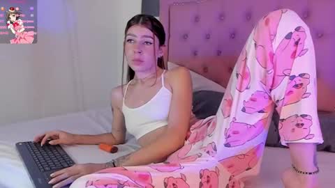 Snapshot of jade__20 chatting on January 28, 2025, 9:19 pm Jade online show from January 28, 2025, 9:19 pm