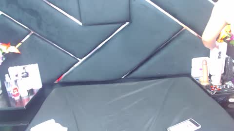 Jade online show from January 17, 2025, 2:39 am