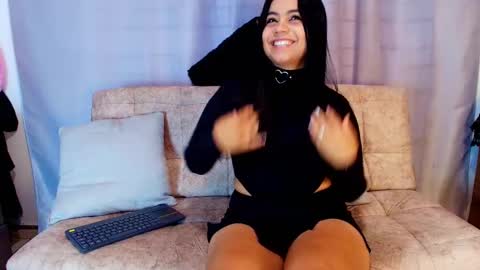 Snapshot of jade_brunnette chatting on October 22, 2025, 8:30 pm Jade Brunete online show from October 22, 2025, 8:30 pm