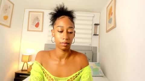 Snapshot of jade_obi chatting on December 14, 2024, 3:58 pm Jade smile online show from December 14, 2024, 3:58 pm