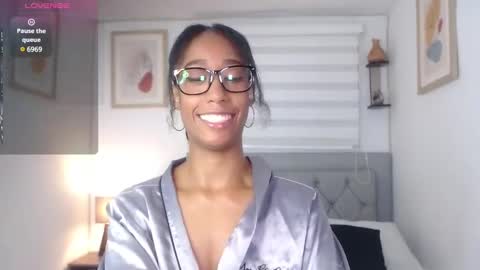 Snapshot of jade_obi chatting on January 27, 2025, 2:46 pm Jade smile online show from January 27, 2025, 2:46 pm