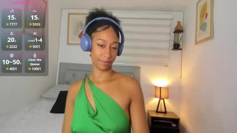 Snapshot of jade_obi chatting on February 24, 2025, 3:31 pm Jade smile online show from February 24, 2025, 3:31 pm