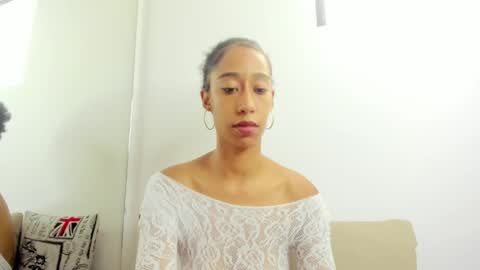 Snapshot of jade_obi chatting on September 27, 2025, 4:23 pm Jade smile online show from September 27, 2025, 4:23 pm