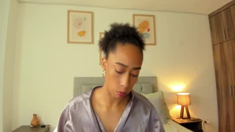 Snapshot of jade_obi chatting on October 25, 2025, 3:18 pm Jade smile online show from October 25, 2025, 3:18 pm