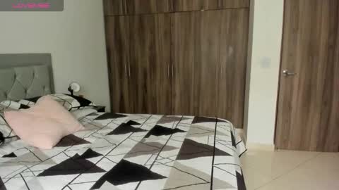 Snapshot of jade_obi chatting on November 25, 2025, 4:40 pm Jade smile online show from November 25, 2025, 4:40 pm