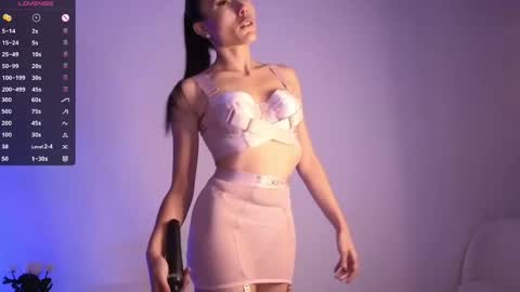 Jade Paris online show from October 5, 2025, 11:41 am