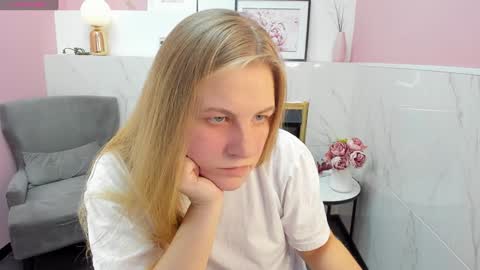 Jade online show from December 4, 2024, 9:13 pm