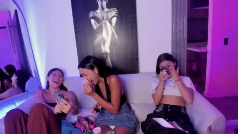 Jade online show from September 24, 2025, 11:30 pm