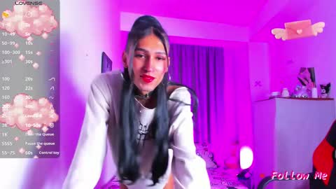 Jade Benett online show from October 18, 2025, 2:47 am