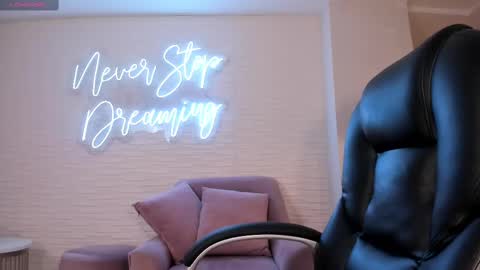 Snapshot of jadeevansx chatting on February 26, 2025, 8:11 pm JADE EVANS online show from February 26, 2025, 8:11 pm