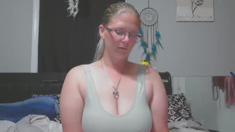 JadeLuv online show from September 19, 2025, 1:07 am