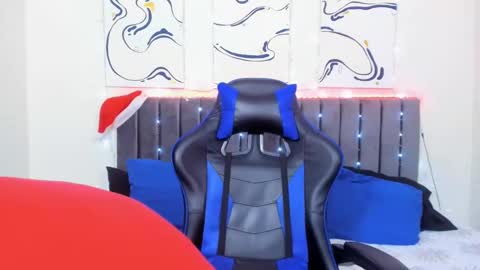 Snapshot of jake_shadow14 chatting on December 27, 2024, 7:35 pm Hi guys im new 3 online show from December 27, 2024, 7:35 pm