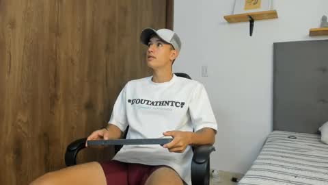 Snapshot of jake_shadow14 chatting on September 21, 2025, 3:46 pm Hi guys im new 3 online show from September 21, 2025, 3:46 pm