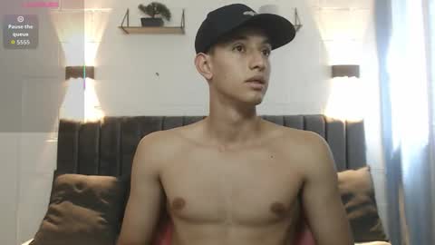 Snapshot of jake_shadow14 chatting on September 22, 2025, 6:32 pm Hi guys im new 3 online show from September 22, 2025, 6:32 pm