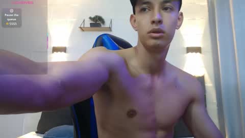 Snapshot of jake_shadow14 chatting on October 18, 2025, 9:48 pm Hi guys im new 3 online show from October 18, 2025, 9:48 pm