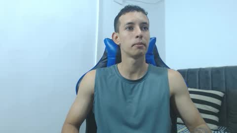 Snapshot of jake_shadow14 chatting on December 4, 2025, 12:42 am Hi guys im new 3 online show from December 4, 2025, 12:42 am