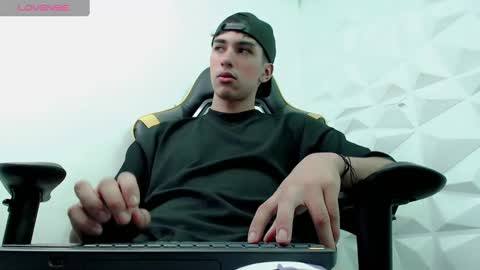 jake_tripp online show from December 20, 2024, 3:25 am