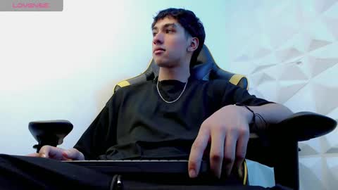 jake_tripp online show from January 4, 2025, 3:18 am