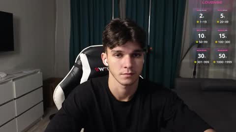 Snapshot of james_friends chatting on September 28, 2025, 9:09 pm James online show from September 28, 2025, 9:09 pm