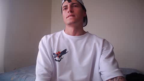 Snapshot of jamesss____ chatting on December 13, 2024, 4:49 pm jamesss____ online show from December 13, 2024, 4:49 pm