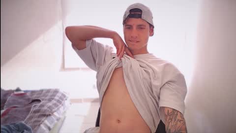 Snapshot of jamesss____ chatting on January 20, 2025, 8:29 pm jamesss____ online show from January 20, 2025, 8:29 pm