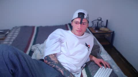 Snapshot of jamesss____ chatting on February 5, 2025, 6:04 pm jamesss____ online show from February 5, 2025, 6:04 pm