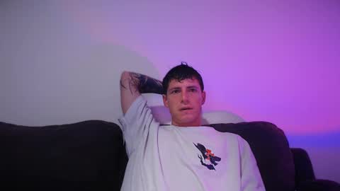 Snapshot of jamesss____ chatting on February 17, 2025, 4:20 am jamesss____ online show from February 17, 2025, 4:20 am