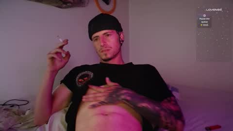 Snapshot of jamesss____ chatting on October 18, 2025, 5:21 am jamesss____ online show from October 18, 2025, 5:21 am