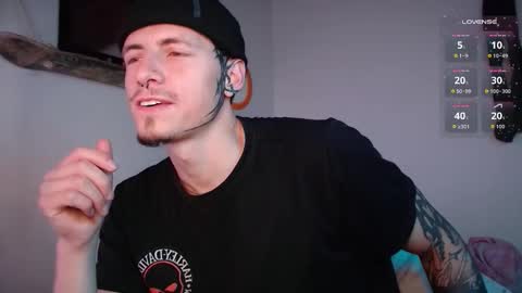 jamesss____ online show from October 24, 2025, 5:42 pm