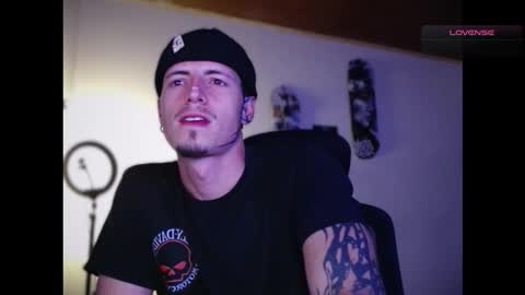 jamesss____ online show from November 30, 2025, 9:30 pm