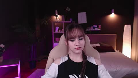 Snapshot of jamie_chung chatting on November 4, 2025, 9:08 am jamie_chung online show from November 4, 2025, 9:08 am