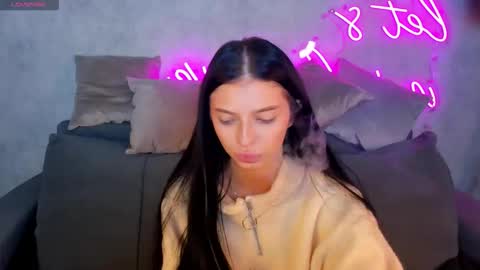 Eva online show from November 3, 2025, 1:08 am