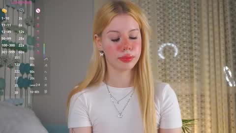 Jennifer  online show from October 30, 2025, 7:36 pm