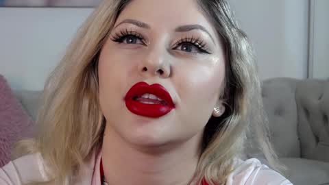 Snapshot of janellebrown_ chatting on December 4, 2024, 5:33 pm Janelle Brown online show from December 4, 2024, 5:33 pm