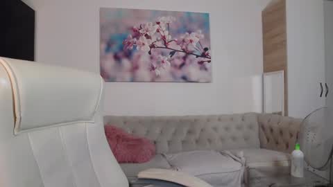 Snapshot of janellebrown_ chatting on December 14, 2024, 2:31 pm Janelle Brown online show from December 14, 2024, 2:31 pm