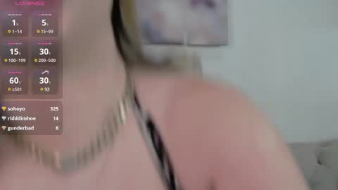 Snapshot of janellebrown_ chatting on March 4, 2025, 7:01 pm Janelle Brown online show from March 4, 2025, 7:01 pm