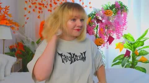 Snapshot of janestokes chatting on November 8, 2025, 11:21 am Diane online show from November 8, 2025, 11:21 am