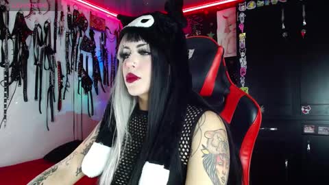 Snapshot of janna_ink chatting on January 6, 2025, 11:09 pm      online show from January 6, 2025, 11:09 pm