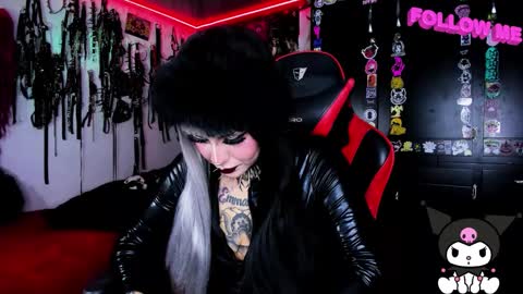 Snapshot of janna_ink chatting on October 3, 2025, 10:40 pm      online show from October 3, 2025, 10:40 pm